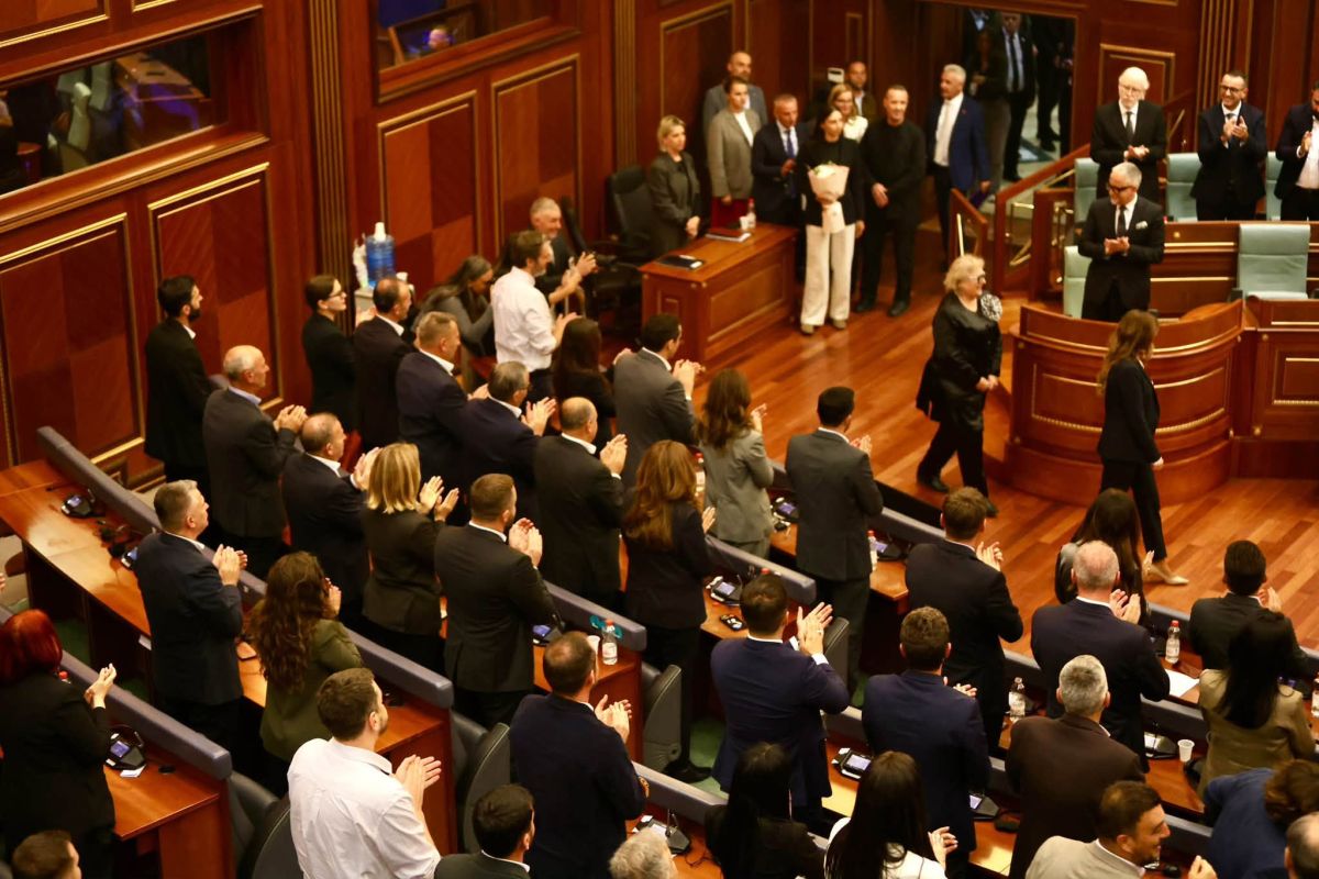 Kosova Meclisi'ndeki Yasal Değişiklikler Sırp Medyasında