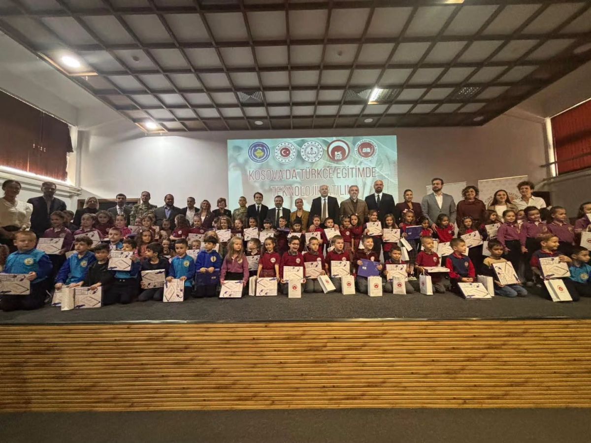  “Türkçe Eğitimde Teknolojik Atılım“ Pojesi Kapsamında Prizren’de Tablet Dağıtımı Gerçekleşti