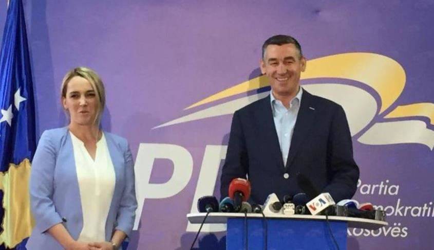 Gazeteci Arbana Xhara  PDK'ya  Katıldı