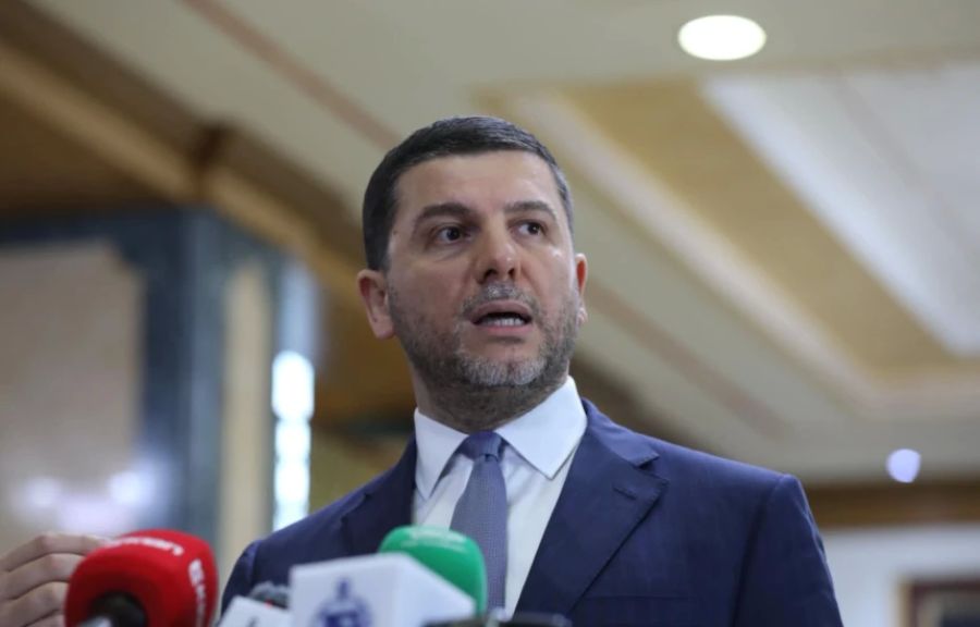Krasniqi: Vetëvendosje Devleti Bir İsim Uğruna Rehin Tutuyor