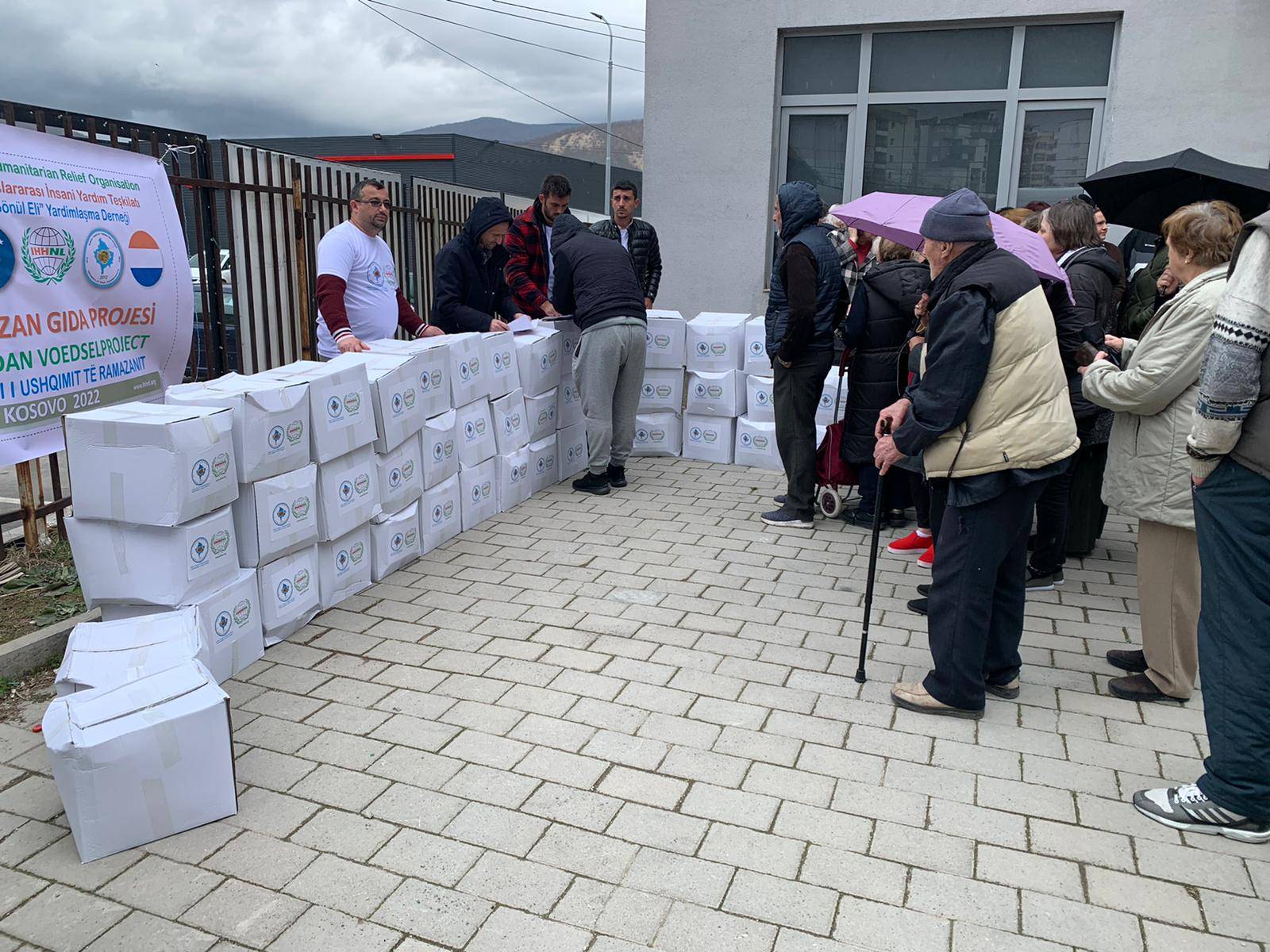 Gönül Eli Derneği Ramazanda Yüzlerce Aileye Ulaşıyor