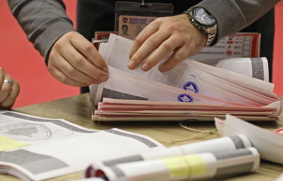 Yeni Bir Krizin Eşiğinde Oyların Tam Sayımı