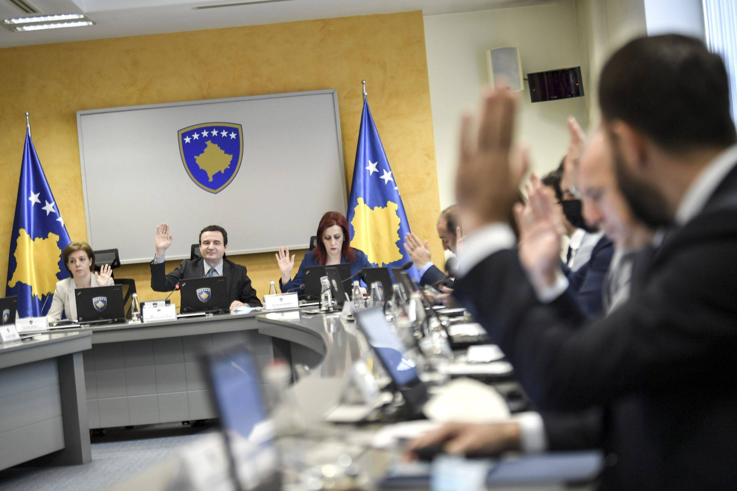 Hükümet, Maaşlar ve Kamu Yetkililer Yasa Tasarılarını Onadı