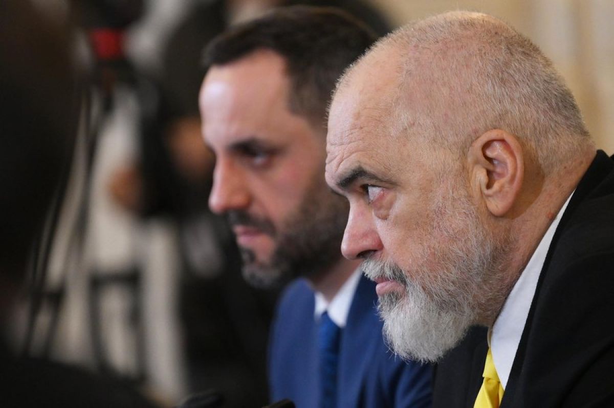 Arnavutluk İçişleri Bakanından Kosovalı Protestoculara Uyarı