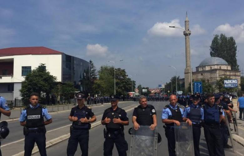 Agim Ramadani' Caddesi Ulaşıma Kapatıldı- KFOR Da Hazır Durumda