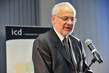 Busek: Bir Koltukta İki Karpuz Taşınmaz