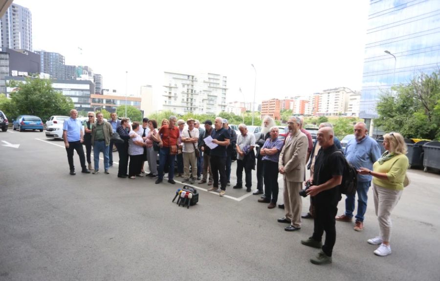 "Rilindja"nın Eski İşçileri Protesto Etti 