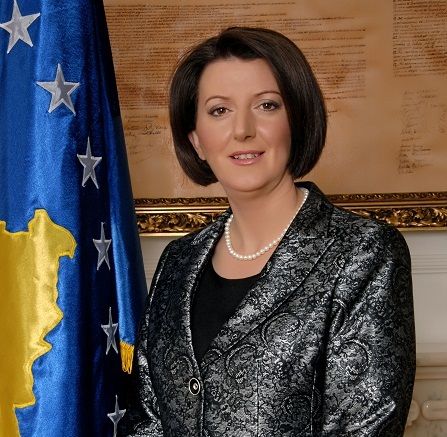 Cumhurbaşkanı Jahjaga Öğrenci ve Öğretmenleri Kutladı