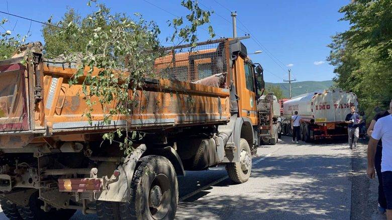 Vuçiç, KFOR'un Kuzeyde Barikatlara İzin Vermeyeceği Uyarısına Karşı Çıkıyor
