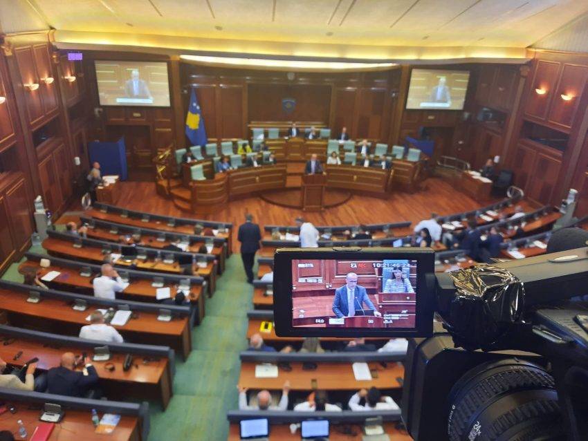 Oturumda Muhalefet, Öğretmenlere Maaşların Ödenmesini İstiyor