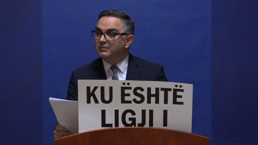 AAK’dan Maaşlar Yasası ve Asgari Ücret İçin Hükümete Tepki