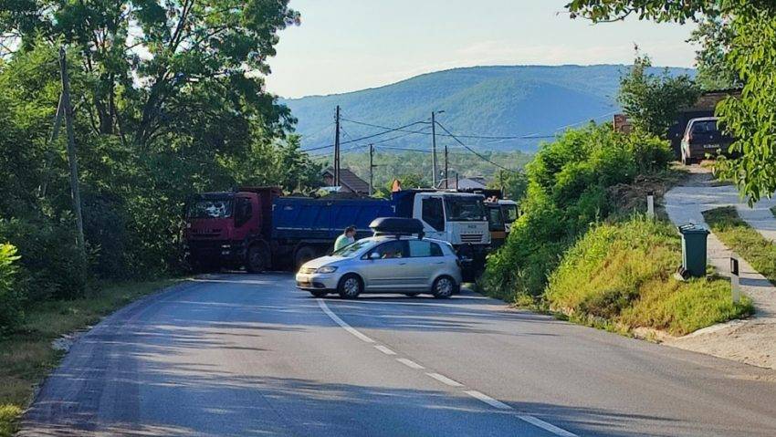 Jarinje ve Brnjak Sınır Noktalarında Barikatlar Kaldırılmaya Başladı