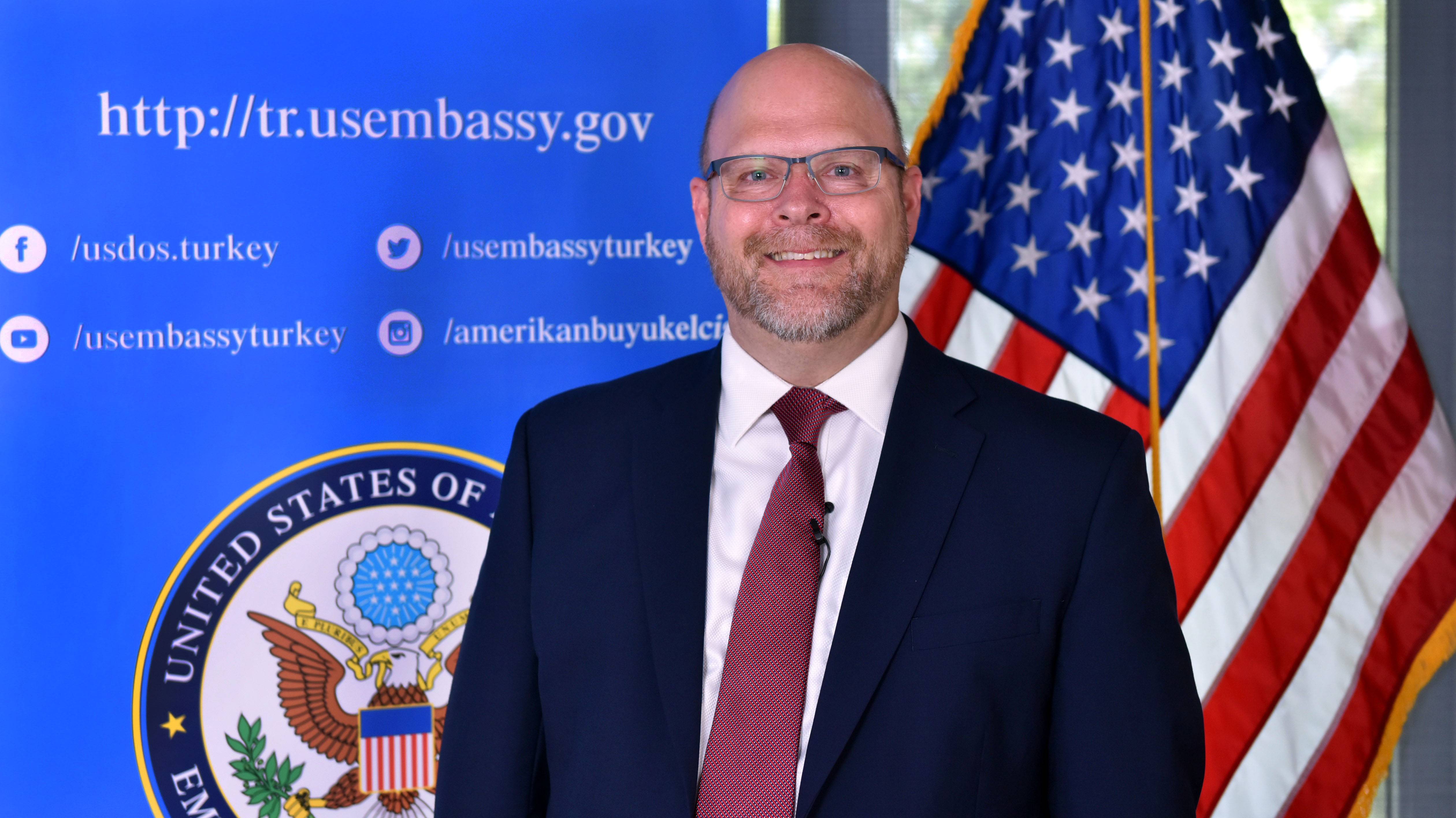 Hovenier, Kosova ve MCC Arasındaki Anlaşmadan Mutlu