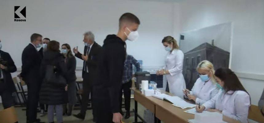 Priştine “ Xhevdet Doda” Lisesinde Öğrencilerin Aşılanması Başladı