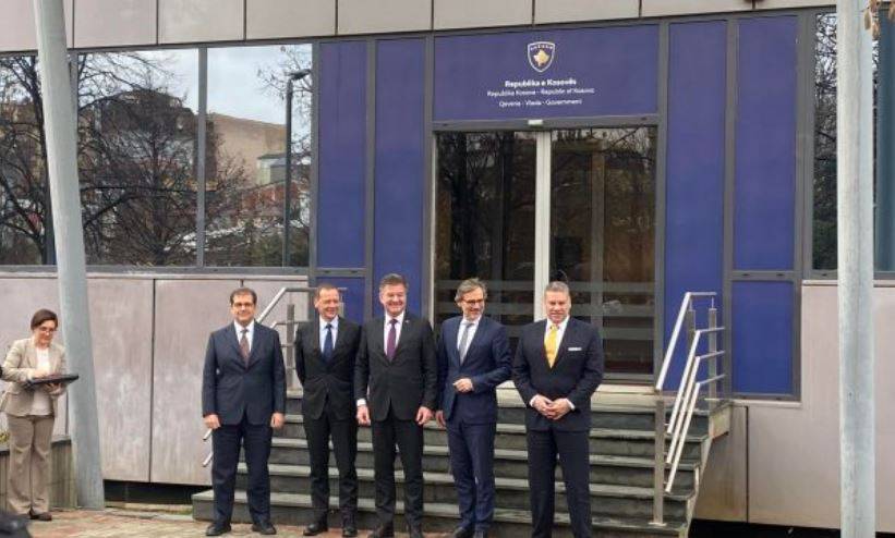Beş Elçi, Kurti ile Görüşmek Üzere Hükümete Vardı