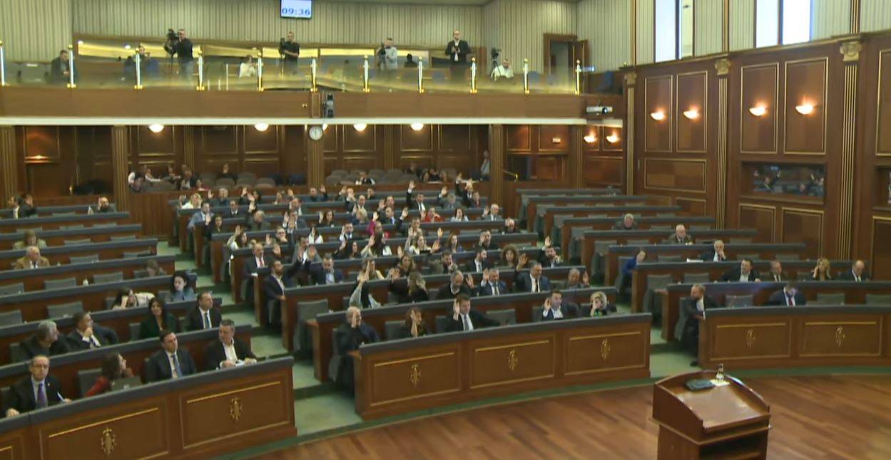Mecliste, Kamu Görevliler Yasa Tasarısı Geçti