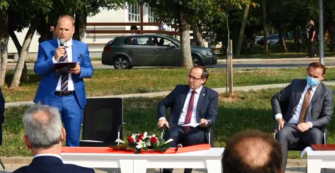 Doktor ve Hemşireler Daha Onurlu Maaşları Hak Ediyor