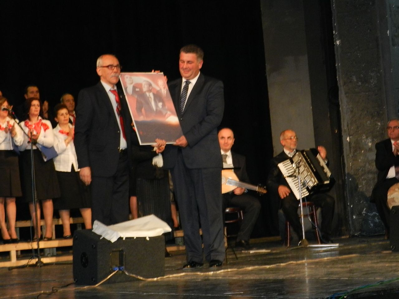 Türk Dernekleri Evi Korosu Priştine'de Konser Verdi