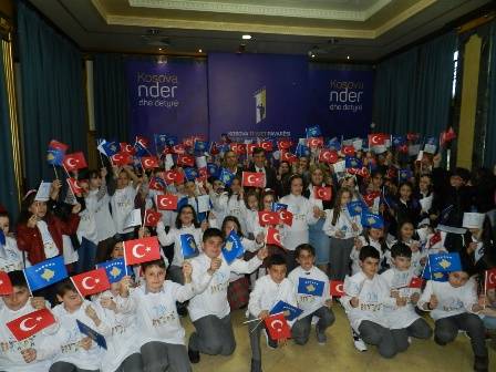 Kosova Meclisinde Kosovalı Türk Öğrencilerin Sesi Yankılandı