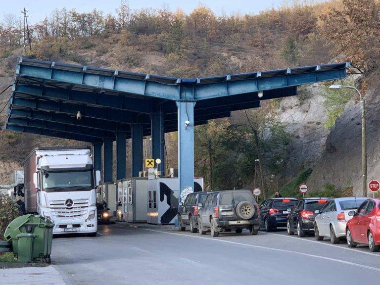 Görevlerinden İstifa Eden Sırp Gümrükçülerine Maaşları Ödenmedi