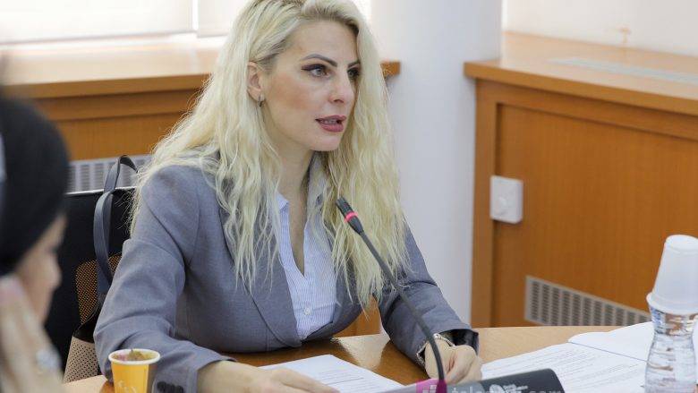 Eşcinsel Evlilikte, Mensubu Olduğum Dinin Değerlerine Karşı Çıkamam