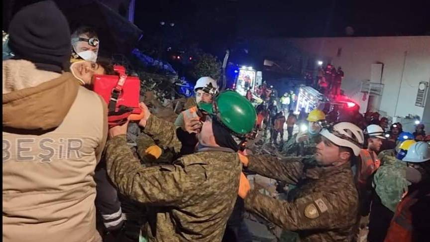 KGG Ekibi, Türkiye’deki Deprem Enkazından 2 Kişiyi Daha Kurtardı