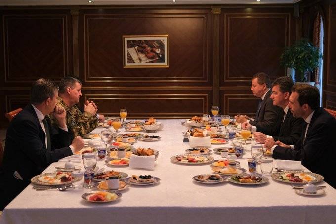 Lajçak, EULEX Şefi ve KFOR Komutanıyla Görüştü