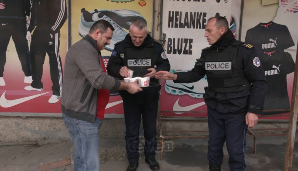 Boşnak Mahallesi’nde Fettah Kuru Polislerimize Destek Oluyor