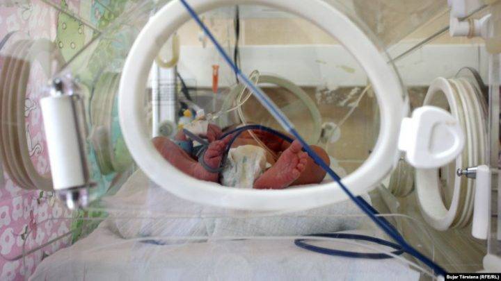 Priştine Jinekoloji Kliniğinde İki Cinsiyetli Bebek Doğdu