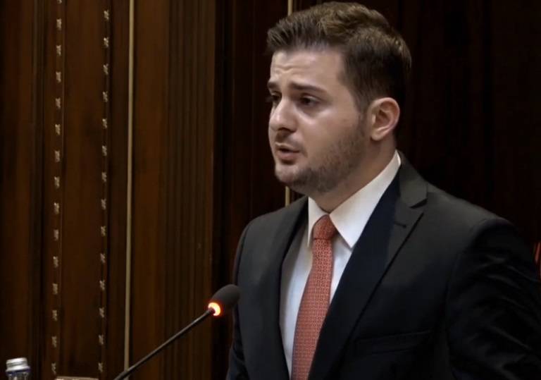 Kosova ve Arnavutluk Arasında Sınır  Olmamalı