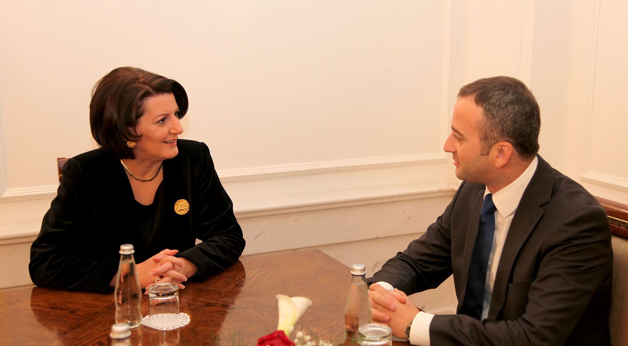 Jahjaga Rexhepi'yi Slovenya'ya Uğurladı