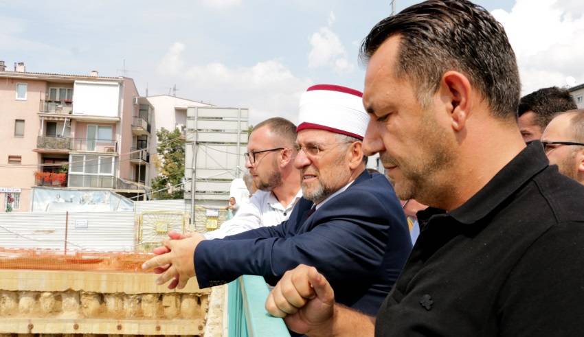 Müftü Tërnava Merkez Camii'deki Çalışmaları İnceledi
