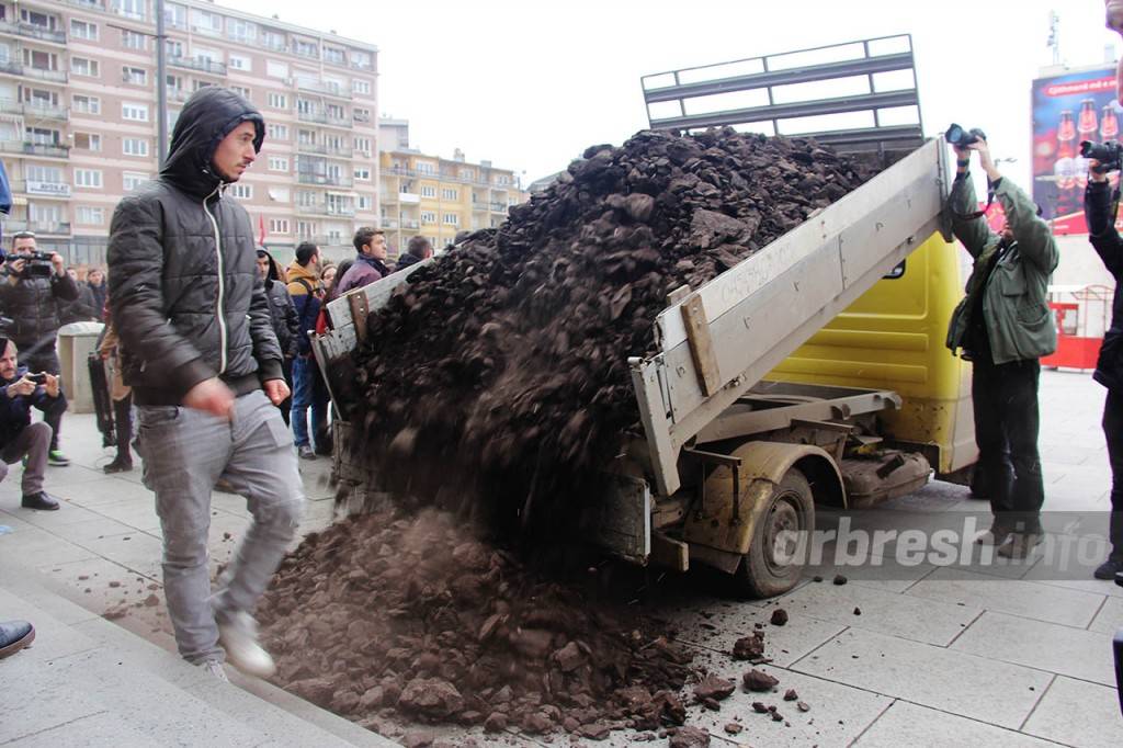 Vetvendosje'den Kömürlü Eylem