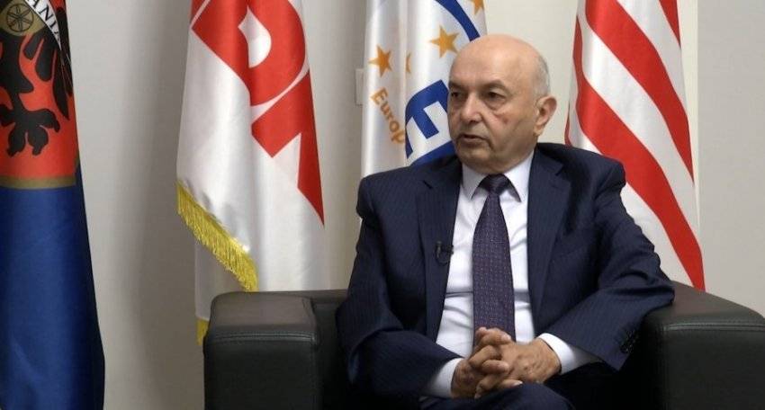 Isa Mustafa Koltuğunu Bırakmak Niyetinde Değil