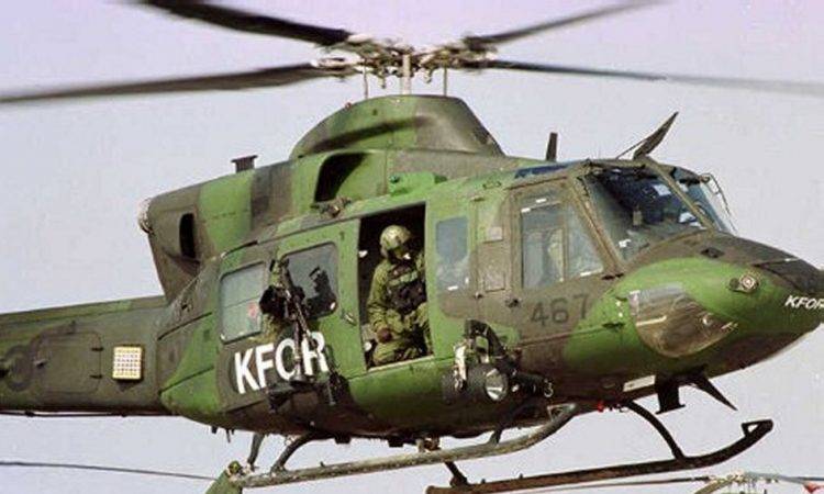 Bir KFOR Helikopteri QKUK Avlusuna İndi
