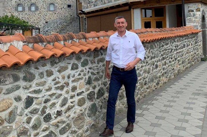 Kadri Veseli Lahey’e  Hareket Etti