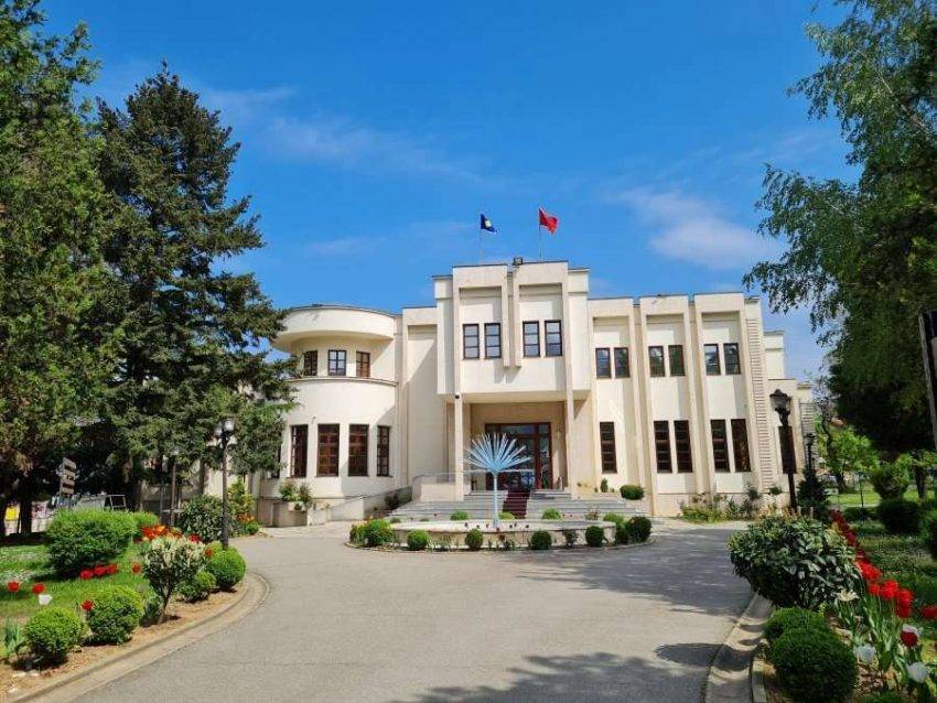 Prizren’de Dört Okul Avlusu Gurbetçiler İçin Otopark Yeri