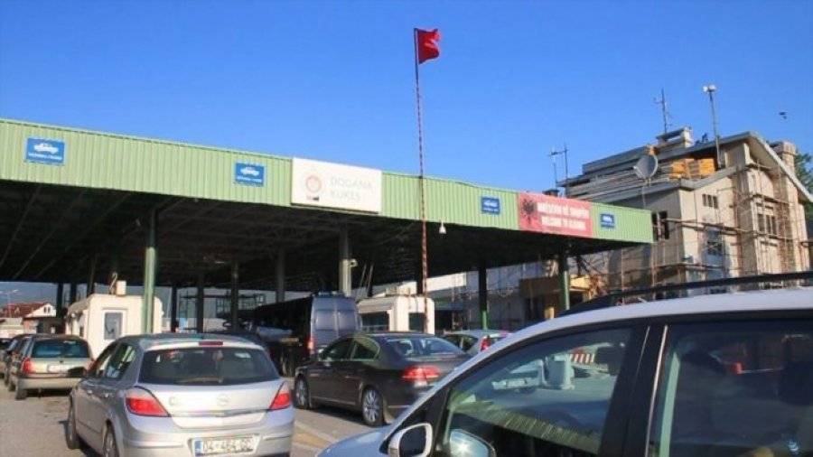 7 Bin Kosovalı Arnavutluk Sahiline Akın Etti