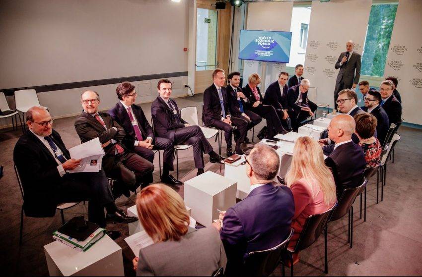 Kurti-Vuçiç Davos Forumunda