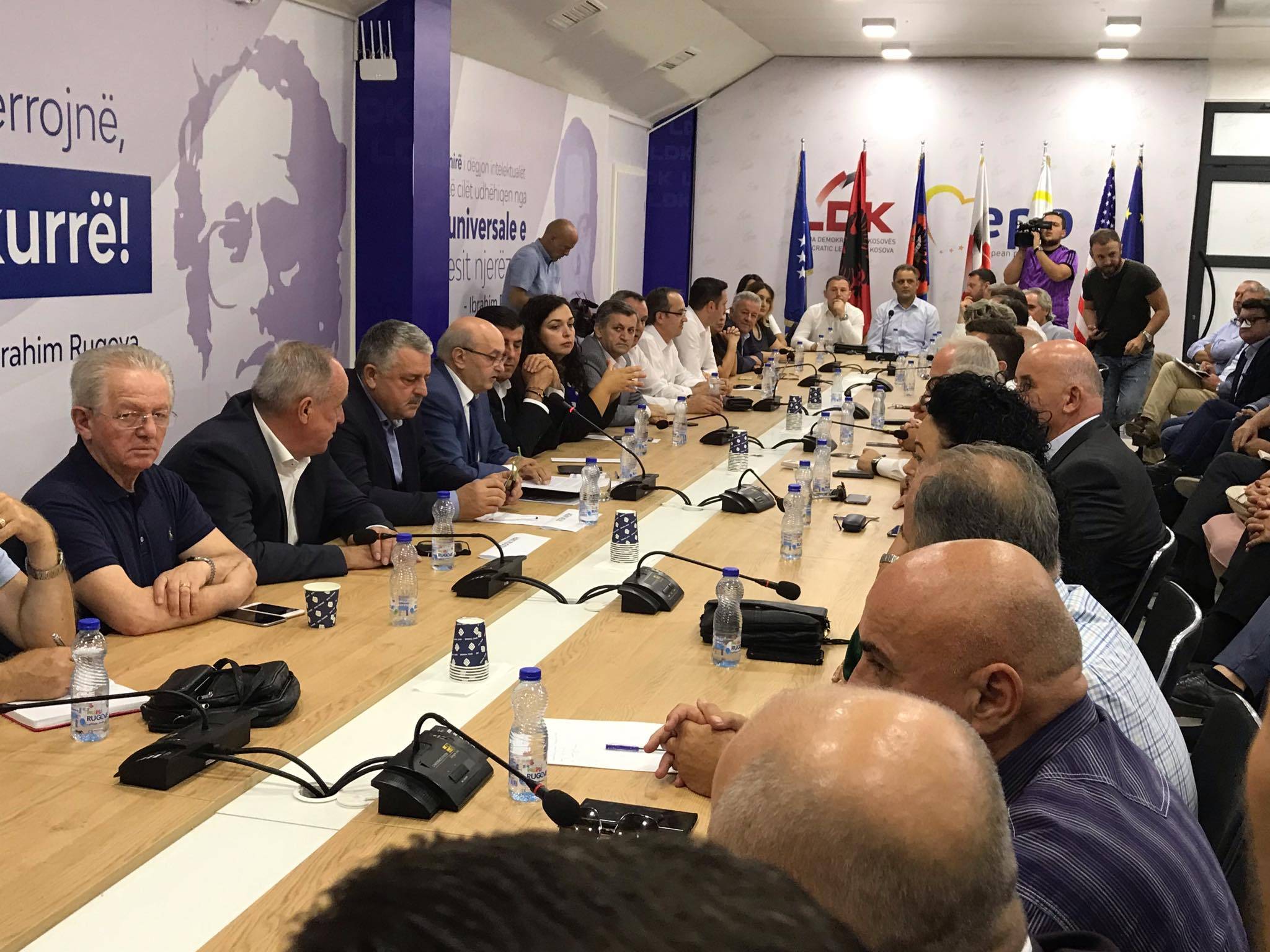 LDK Genel Kurulu’ndan Vjosa Osmani’ye Destek