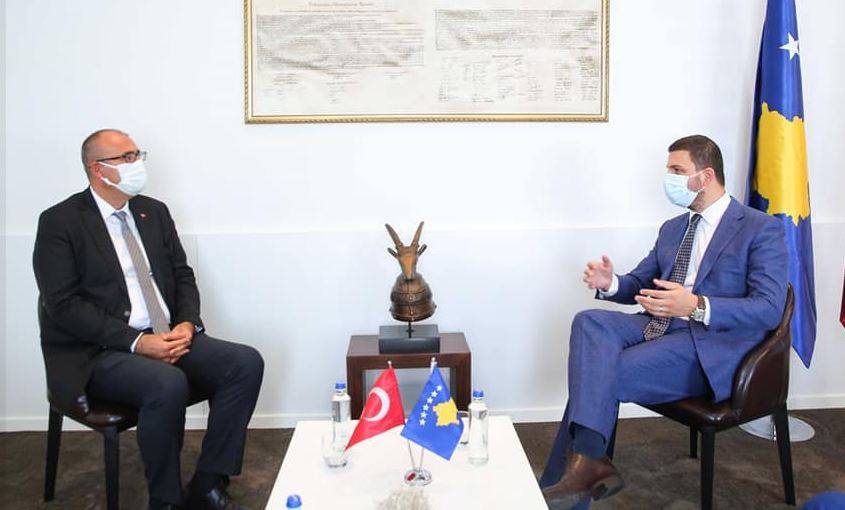 PDK Başkanı Krasniqi Türkiye Büyükelçisi Sakar’la Görüştü