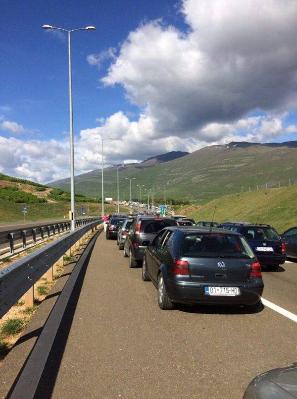 Arnavutluk'a 6 Ayda 361 bin Kosovalı Geçti