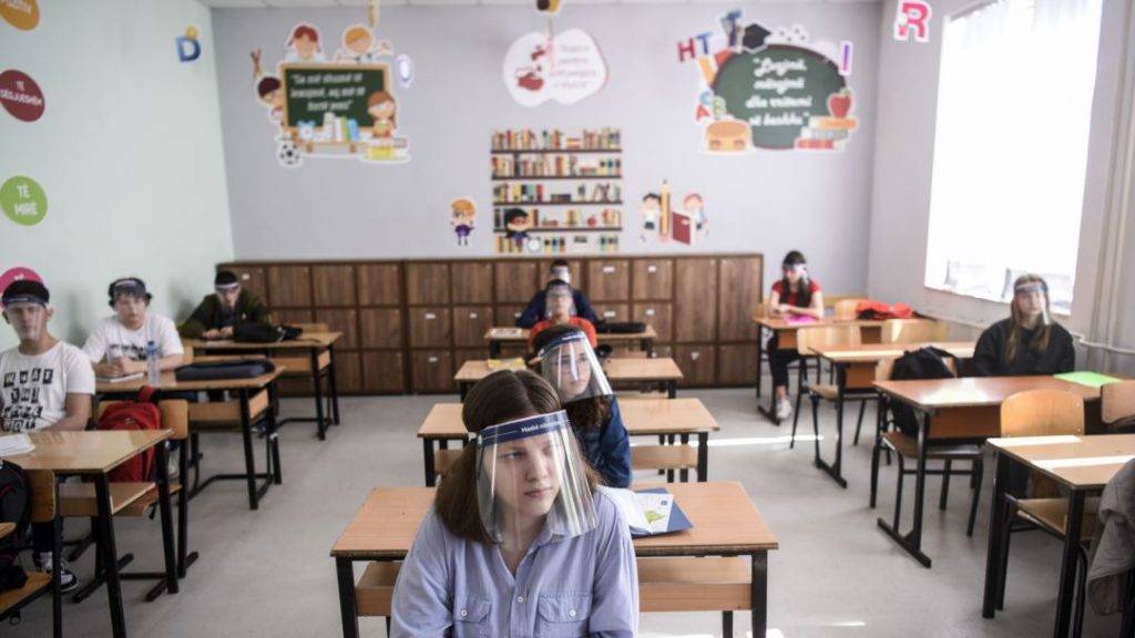 Bir Öğretmen COVID-19 ile Enfekte Olursa Ne Olur?