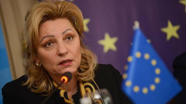 AB, Apostolova’nın Görevini Uzattı