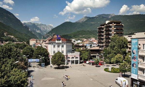 Ipek’te Beş Araç Kundaklandı