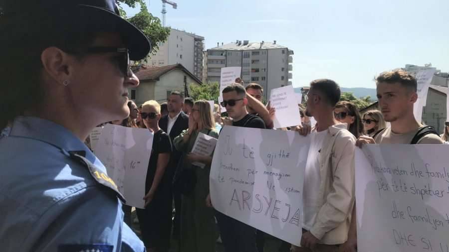 Maaşları Ödenmeyen Pandemi Kahramanları Protesto Etti
