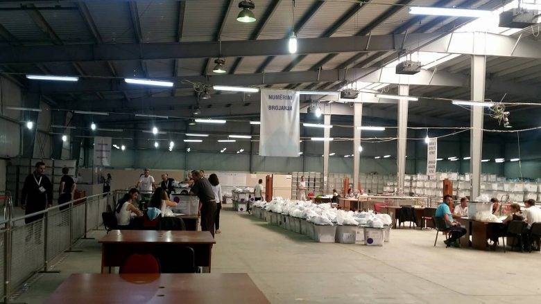 Oyların Yeniden Sayılmasına Devam Ediliyor