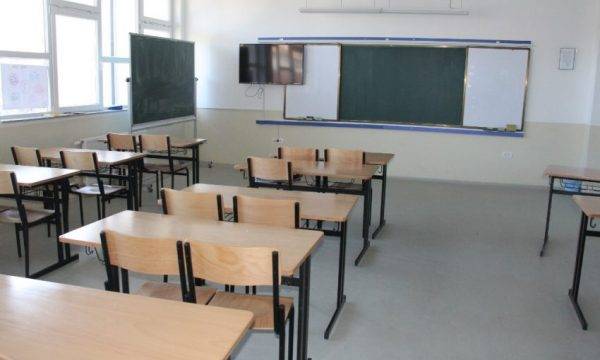 Priştine’de Bir Okul Daha Online Eğitime Geçiyor