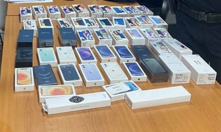 Gümrük, Belgesiz 61 Cep Telefonuna El Koydu
