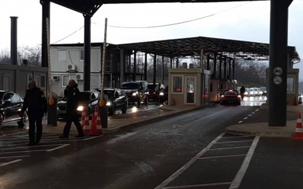 Merdare Sınır Kapısında Çıkışta Bir Saat Kadar Bekleniyor
